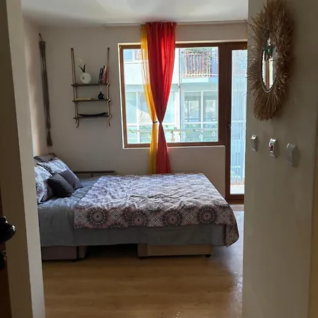 Cozy In Sunny Apartment *
